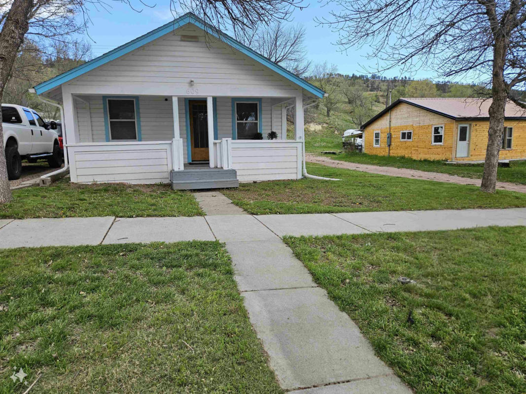 609 S 5TH ST, HOT SPRINGS, SD 57747, photo 1 of 30